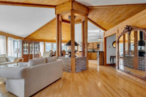 Cosy Lake Paradise 4-Bed Retreat Pet Friendly